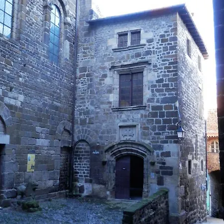 La Prevote - Randonneurs Et Pelerins - Ancien Couvent Contre La Cathedrale ベッド・アンド・ブレックファスト