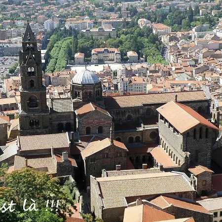 La Prevote - Randonneurs Et Pelerins - Ancien Couvent Contre La Cathedrale *