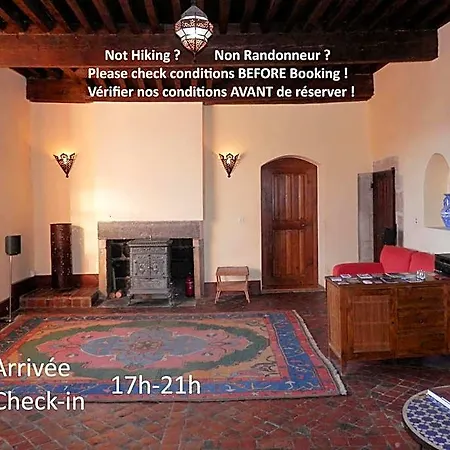 La Prevote - Randonneurs Et Pelerins - Ancien Couvent Contre La Cathedrale * Le Puy-en-Velay
