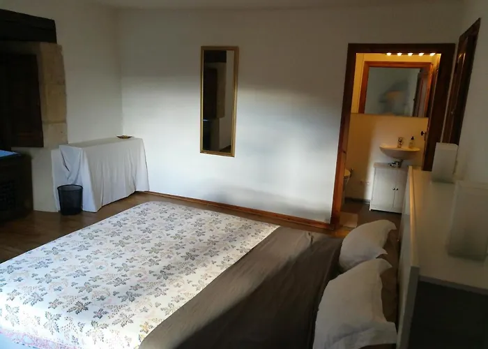 D'hotes La Prevote - Ancien Couvent Contre La Cathedrale Отель типа 